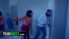 Oynat Skinny Velma & Fred'in ürkütücü Sexcapade: Tıraşlı KEDİ ROLELAY MINEM