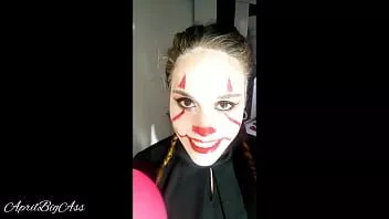 Jouer Halloween "it" gorge profonde extrême et avale de sperme !!! -vidéo rouge terminée-