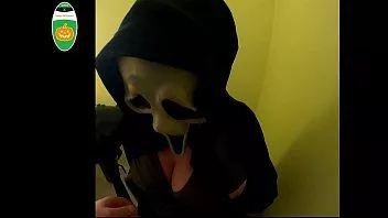 Odtwórz Dziewczyna-duch daje mi ręczną robotę na Halloween