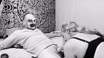 Odtwórz Zombie ssie kutasa na Halloween!