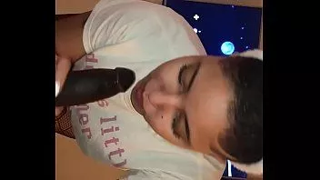 تشغيل الآباء اللاعب الصغير يعطي قضيبه السميك بعض المحبة