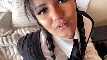 Redare Muie gotică de Wednesday Addams (îi va permite ea să se ejeze în gură?)