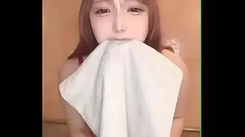 再生 ユニフォームに着替える。パンツをなめないように注意してください。