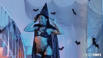 再生 コスプレ黒人ティーンがオナニーシーンで余計にエッチになる
