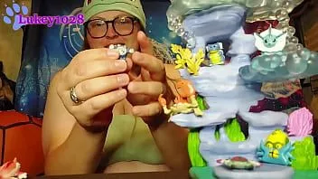 Abspielen Giantess Squirtle besiegt andere Pokémon mit Brüsten