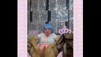Reproduzir Sessões de masturbação episódio 11 anime cosplay mulher trans se masturbando com uma peruca azul celeste, assista esse vídeo completo no red (comente, curta, inscreva-se e me adicione como amigo para vídeos mais personalizados e encontros na vida real)