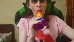 Redare Muie intensă cu vibrator a lui Sissy Crossdresser pe Cam