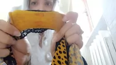 Odtwórz Parodia cosplayu blond z „Gry o tron”: bielizna z dużym tyłkiem i głośne pierdnięcia