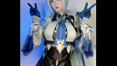 Putar Cosplay Eula Genshin Impact Sensual dalam Mayo Tebal