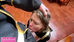 Odtwórz Amatorska blond dziwka zostaje ukarana dużym kutasem księdza w kościele