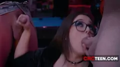play Petite Teen Leana Lovings in Nerdy Costume wordt vrijgebruikt door stiefbroers in buiten drietal