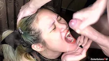 Jouer Horny vampire girl préfère sucer la bite