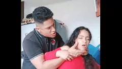 Jouer La voisine excitée de Colombie s'échappe toujours chez moi quand son mari est au travail pour une séance de levrette sauvage avec son cul parfait et ses petits seins