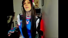تشغيل سكارليت فوكس في دور D.Va Cosplay Goddess تكافئ سلوكك الجيد من خلال عرض منفرد مشبع بالبخار