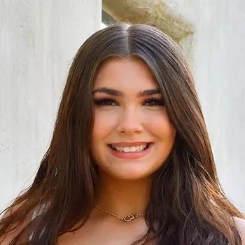 قناة Aria Taylor