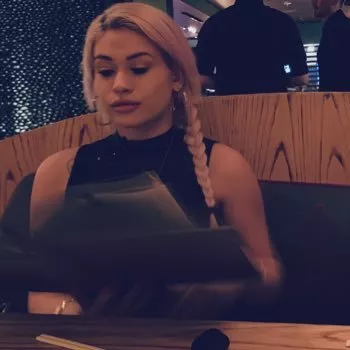 Pornstar Riley Kay